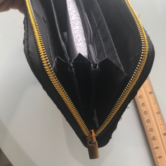 Embroidered wallet - Picture 3 of 6